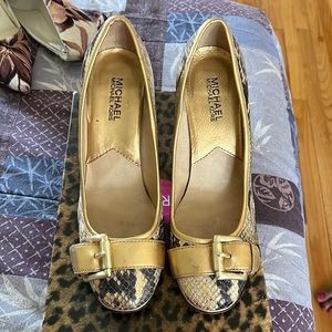 Gold Leather shoes 3 inch block Heel in great condition. Gold snake skin.